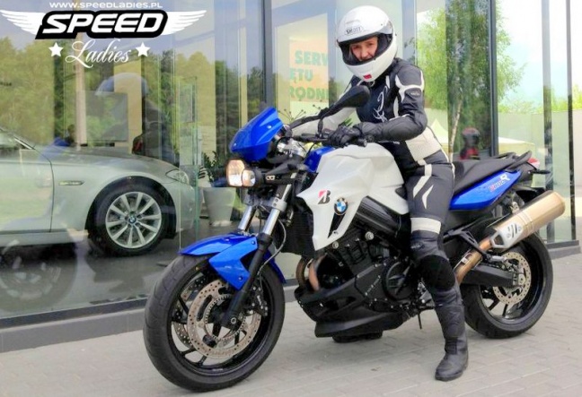 Podczas jazd w BMW Dynamic Motors, Żaneta testowała F800R