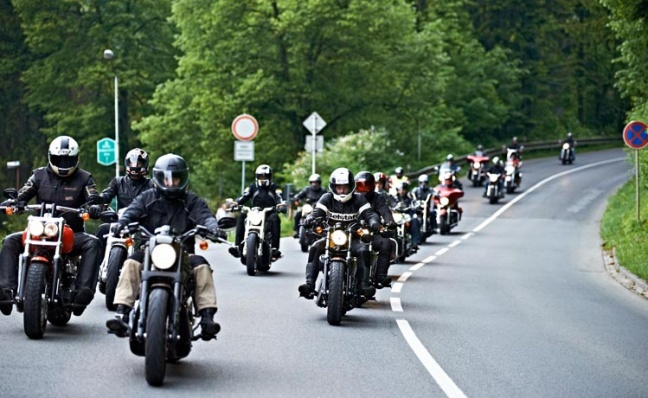 Wielka ciężar&oacute;wka z ?harasiami? jedzie przez Polskę! 